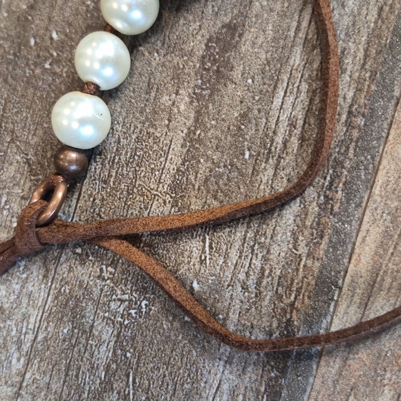 Vintage Turquoise Stone Cross Pendant Pearl & Suede Necklace - Picture 8 of 12